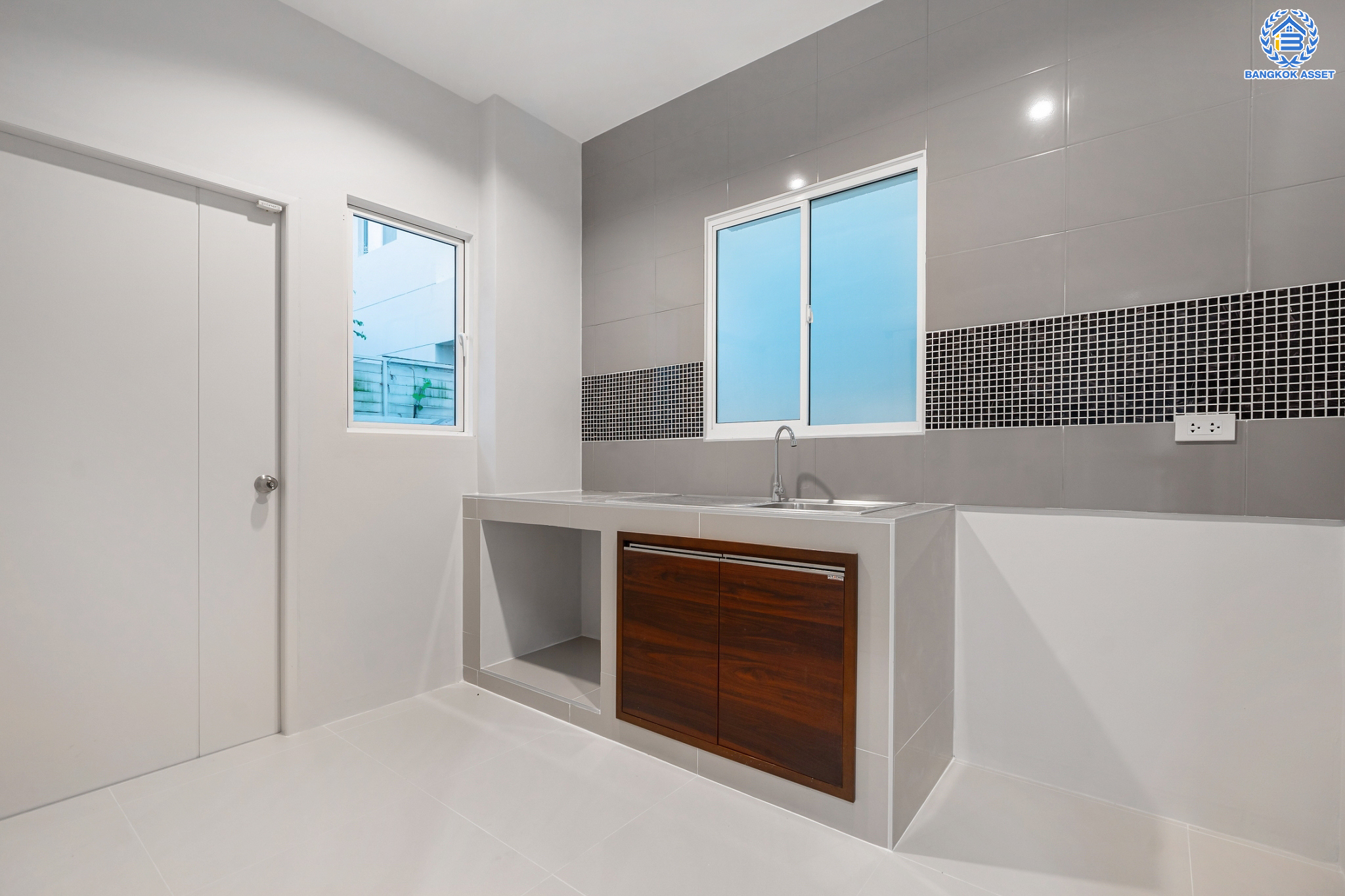 บ้านแฝดมือสองนนทบุรี ม.เดอะคลัสเตอร์วิลล์4 ราชพฤกษ์-สิรินธร เนื้อที่ 40.5 ตร.ว. ฟังก์ชันระดับบ้านเดี่ยว 3 ห้องนอน 3 ห้องน้ำ จอดรถได้ 2 คัน พร้อมพื้นที่ใช้สอย 150 ตร.ม. Facilitie ครบครัน การเดินทางสะดวก ใกล้วงเวียนพระรามห้า, The Walk และจุดขึ้นทางด่วน "ศรีรัช"...